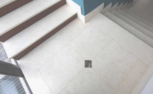 Scale in marmo per interni moderne milano navoni marmi Scale in marmo per interni moderne